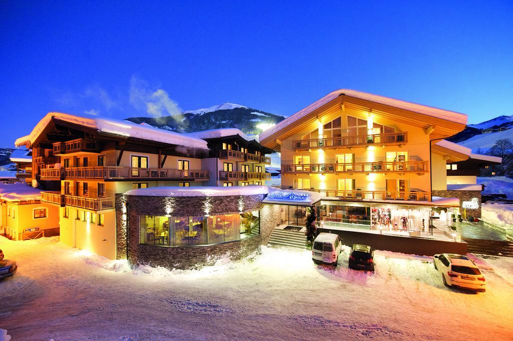 Hotel Alpina Saalbach-Hinterglemm Exteriör bild