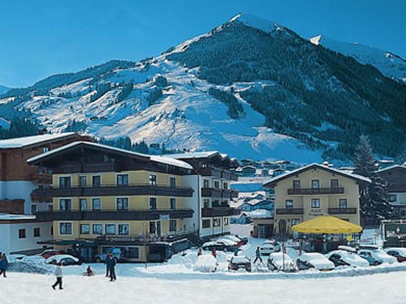 Hotel Alpina Saalbach-Hinterglemm Exteriör bild